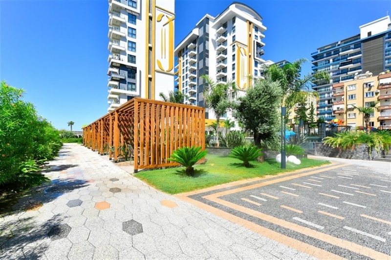 Sea View 1+1 Apartment in a Modern Complex by the Beach Mahmutlar Alanya