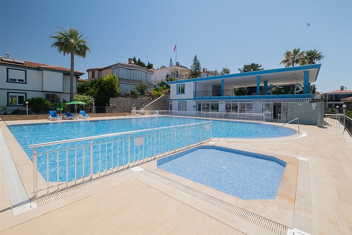 Sea View 3+1 House with Private Sauna and Jacuzzi for sale in Konakli Alanya