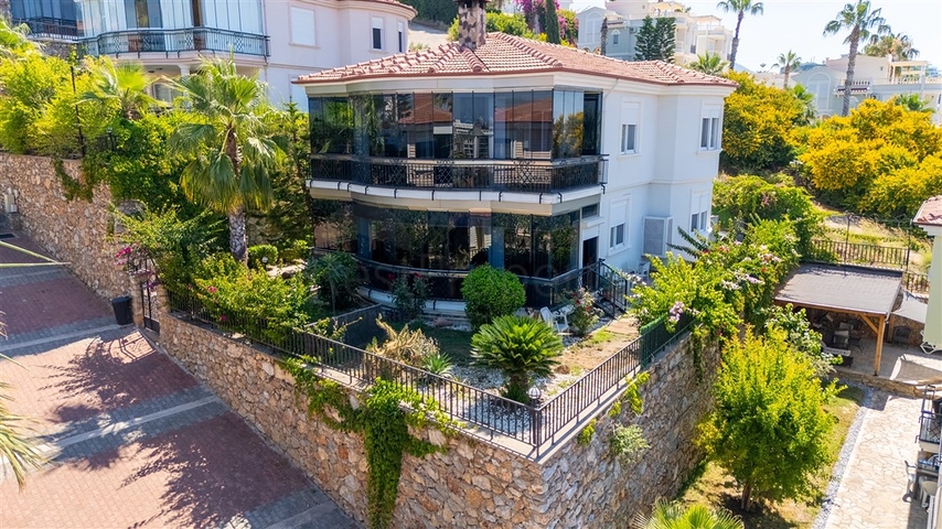 Sea View 3+1 House with Private Sauna and Jacuzzi for sale in Konakli Alanya