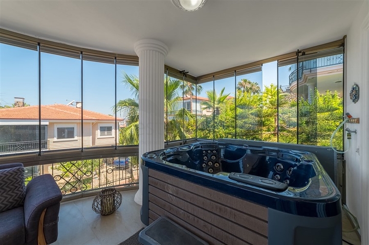 Sea View 3+1 House with Private Sauna and Jacuzzi for sale in Konakli Alanya
