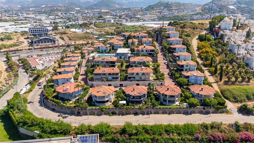 Sea View 3+1 House with Private Sauna and Jacuzzi for sale in Konakli Alanya