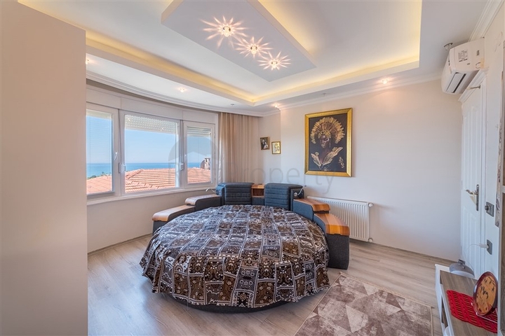 Sea View 3+1 House with Private Sauna and Jacuzzi for sale in Konakli Alanya