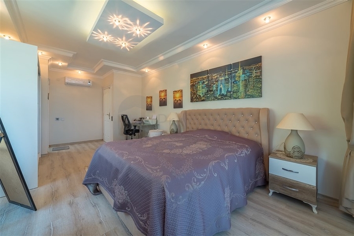 Sea View 3+1 House with Private Sauna and Jacuzzi for sale in Konakli Alanya