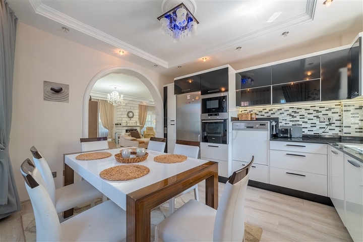 Sea View 3+1 House with Private Sauna and Jacuzzi for sale in Konakli Alanya