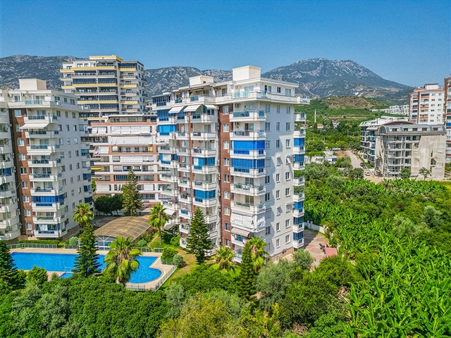 Spacious 2+1 Apartment for Sale in a Complex in Alanya Mahmutlar