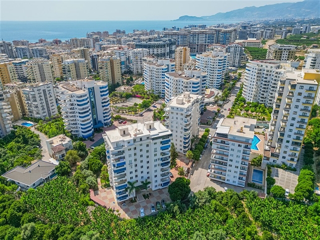 Spacious 2+1 Apartment for Sale in a Complex in Alanya Mahmutlar