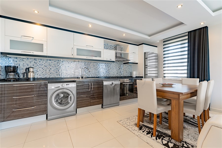 Spacious 2+1 Apartment for Sale in a Complex in Alanya Mahmutlar