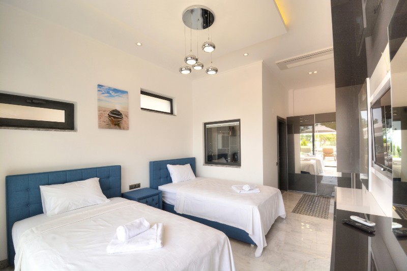 Property with High Rental Potential in Sunset Beach Club Calis Beach
