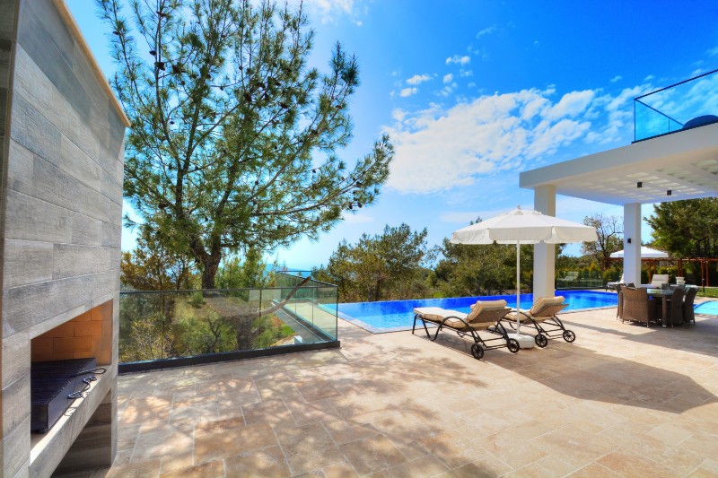 Property with High Rental Potential in Sunset Beach Club Calis Beach