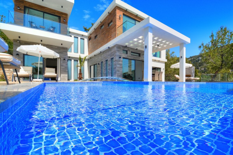 Property with High Rental Potential in Sunset Beach Club Calis Beach