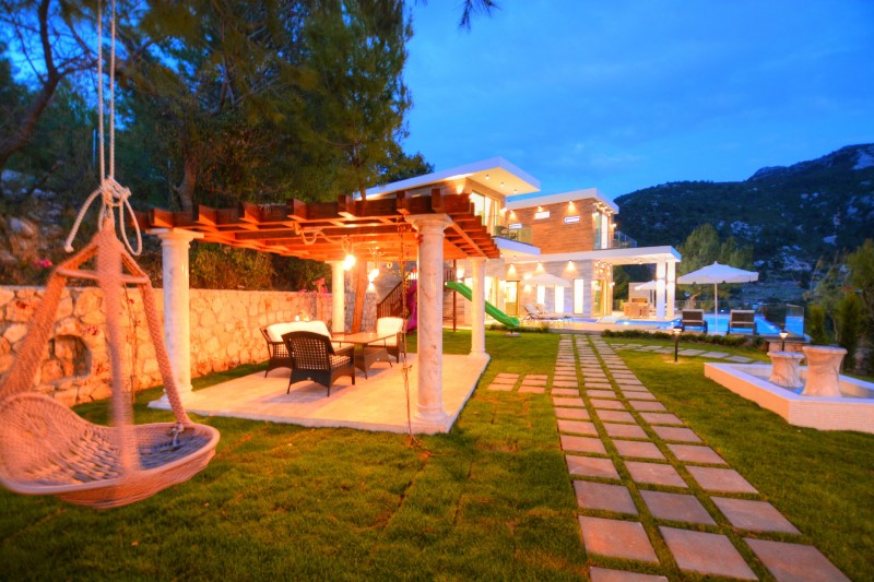 Property with High Rental Potential in Sunset Beach Club Calis Beach