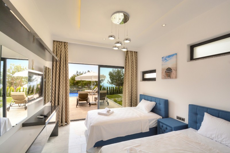 Property with High Rental Potential in Sunset Beach Club Calis Beach