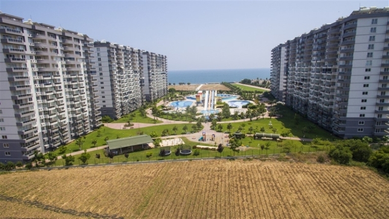 2-3 Bedroom Flats on a Seafront Complex in Erdemli Mersin Turkey
