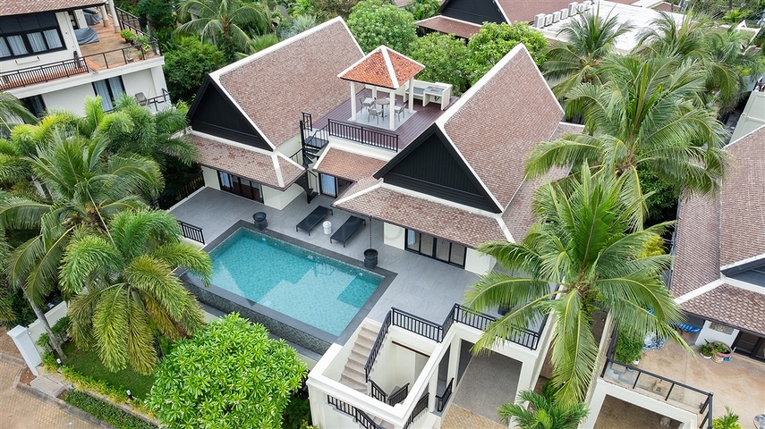4 Bedroom Duplex villa wih Private Pool in Bang Tao Thailand