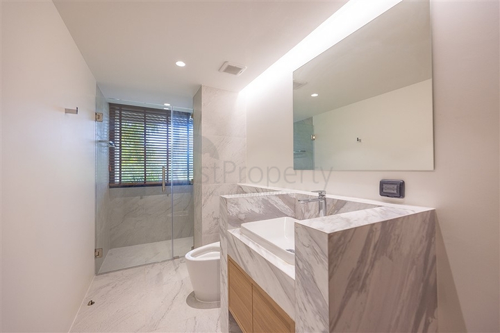 4 Bedroom Duplex villa wih Private Pool in Bang Tao Thailand