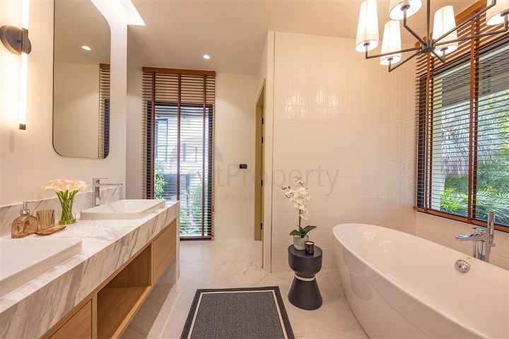 4 Bedroom Duplex villa wih Private Pool in Bang Tao Thailand