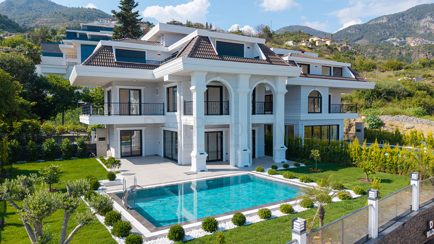 A Modern Luxury Alanya Villa with Panoramic Views of the Mediterranean Sea