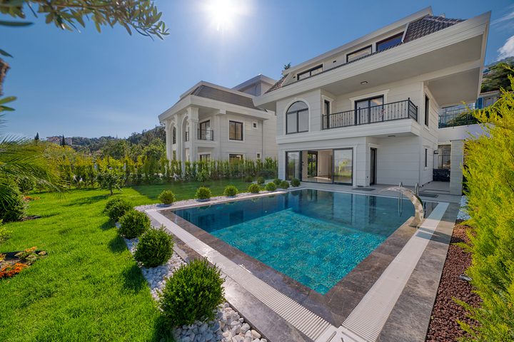 A Modern Luxury Alanya Villa with Panoramic Views of the Mediterranean Sea