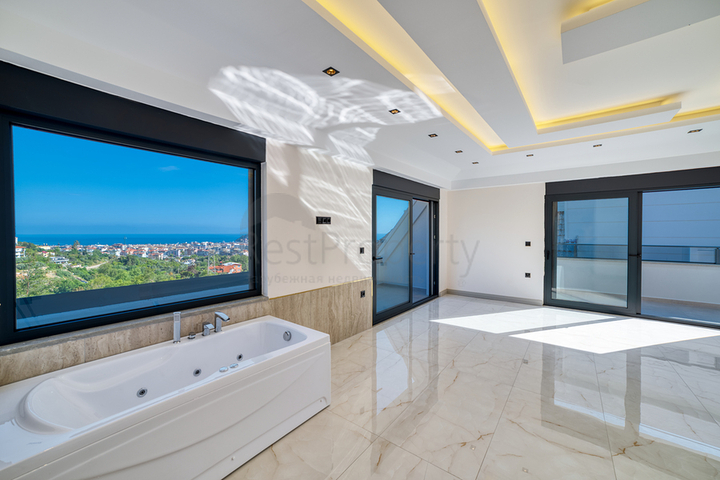 A Modern Luxury Alanya Villa with Panoramic Views of the Mediterranean Sea