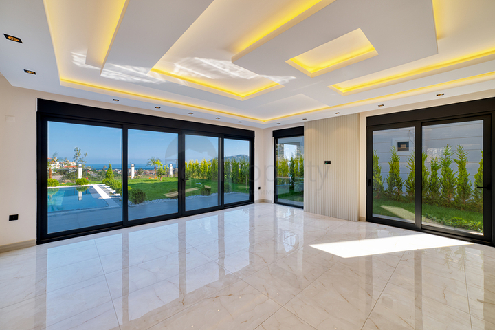 A Modern Luxury Alanya Villa with Panoramic Views of the Mediterranean Sea