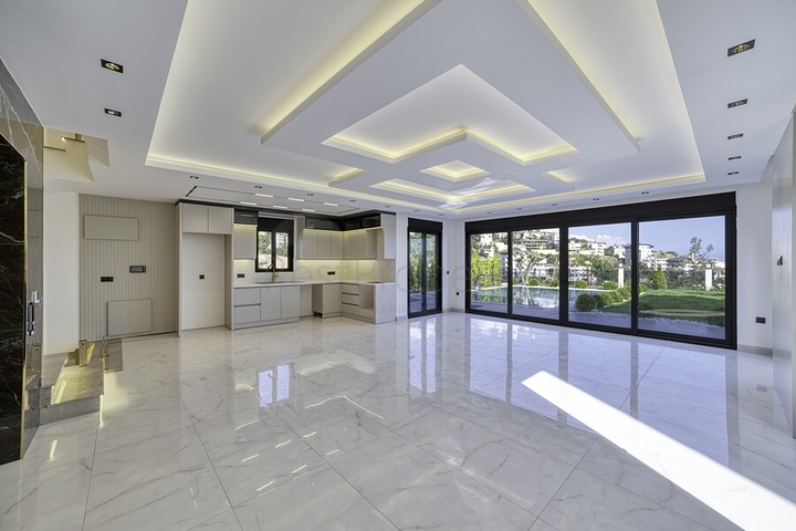 A Modern Luxury Alanya Villa with Panoramic Views of the Mediterranean Sea