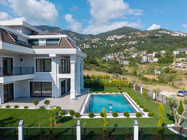 A Modern Luxury Alanya Villa with Panoramic Views of the Mediterranean Sea