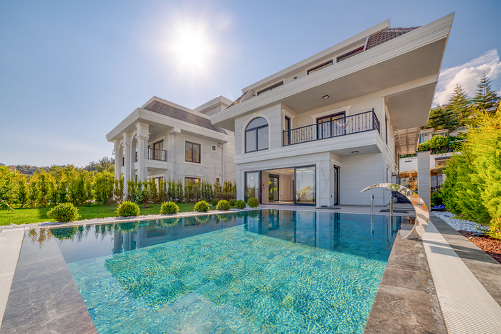 A Modern Luxury Alanya Villa with Panoramic Views of the Mediterranean Sea