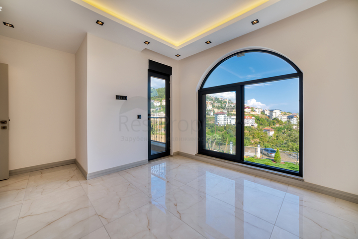 A Modern Luxury Alanya Villa with Panoramic Views of the Mediterranean Sea