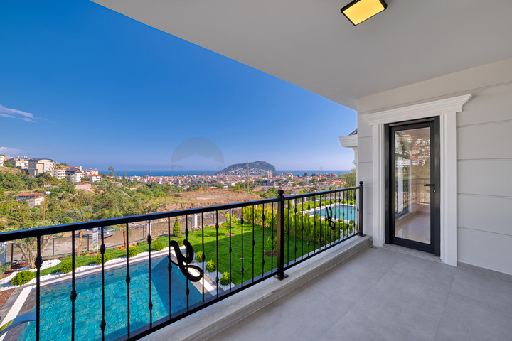 A Modern Luxury Alanya Villa with Panoramic Views of the Mediterranean Sea