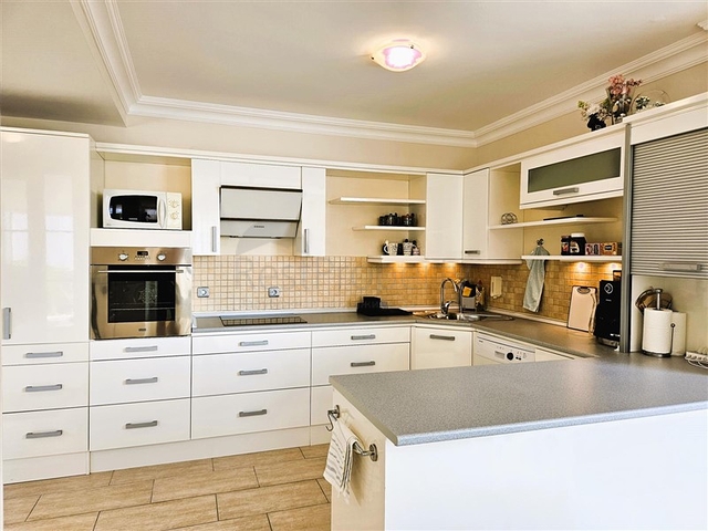 Detach Villa with Pool for Sale in Tepe Neighbourhood, Alanya Centre