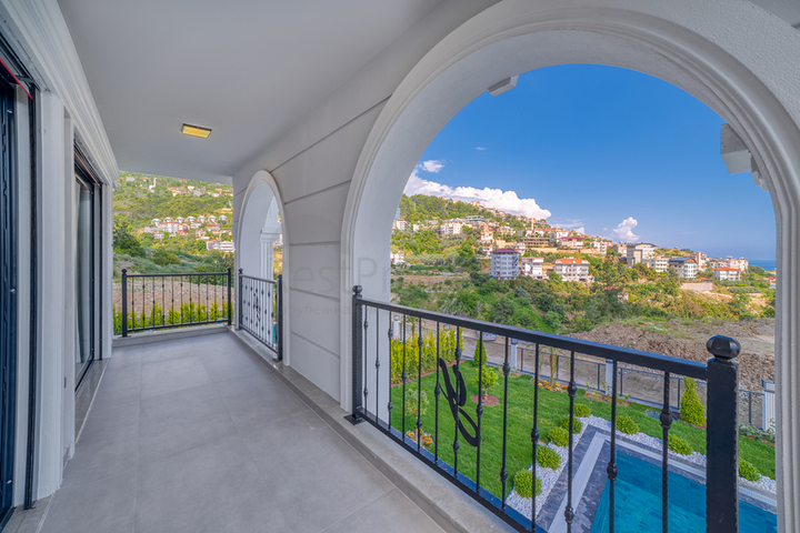 Premium Villa with Panoramic Sea Views in the Prestigious Tepe Area of Alanya