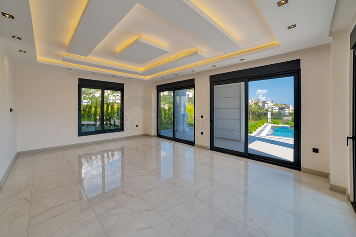 Premium Villa with Panoramic Sea Views in the Prestigious Tepe Area of Alanya