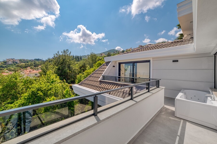 Premium Villa with Panoramic Sea Views in the Prestigious Tepe Area of Alanya