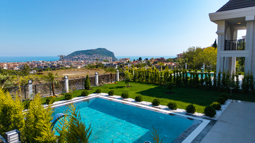 Premium Villa with Panoramic Sea Views in the Prestigious Tepe Area of Alanya
