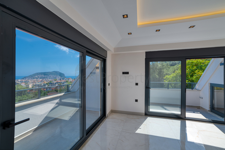 Premium Villa with Panoramic Sea Views in the Prestigious Tepe Area of Alanya