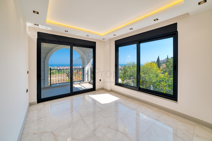 Premium Villa with Panoramic Sea Views in the Prestigious Tepe Area of Alanya