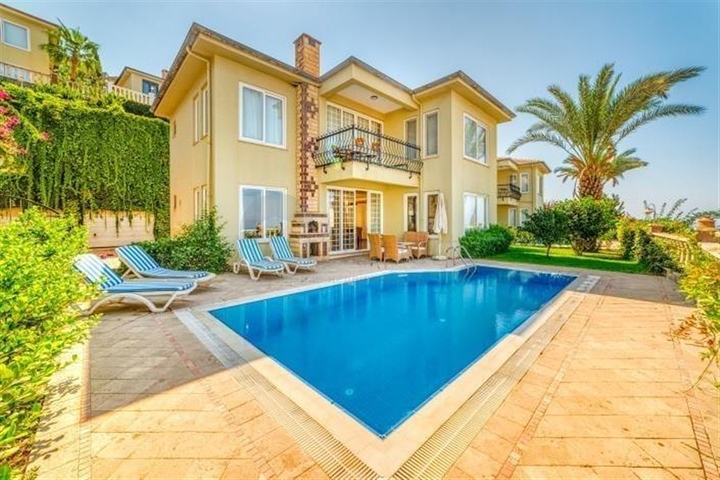 Sea View Villa for Sale in Gold City Complex Kargicak Alanya Turkey