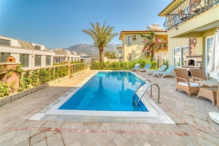 Sea View Villa for Sale in Gold City Complex Kargicak Alanya Turkey