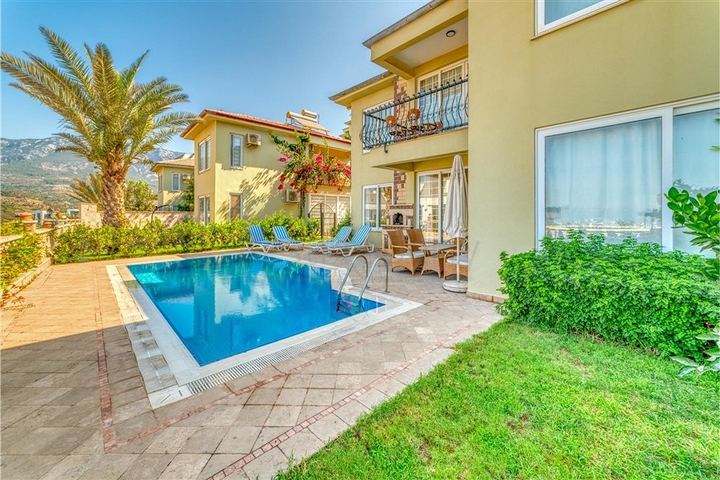 Sea View Villa for Sale in Gold City Complex Kargicak Alanya Turkey