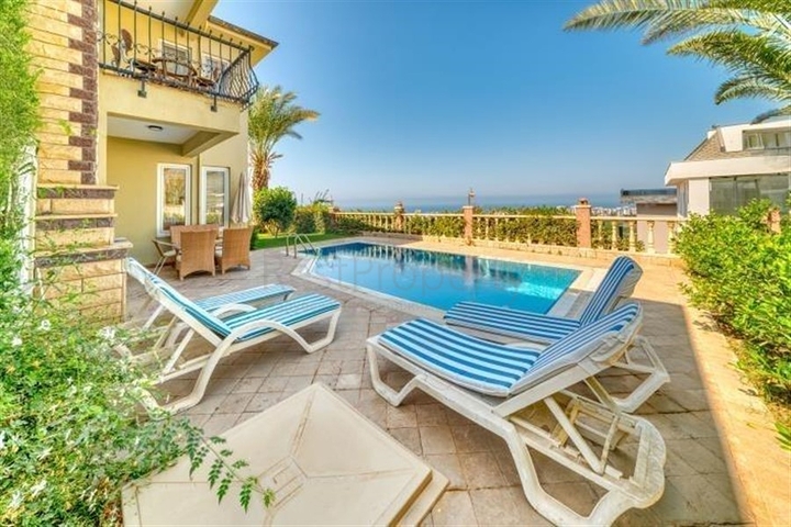Sea View Villa for Sale in Gold City Complex Kargicak Alanya Turkey