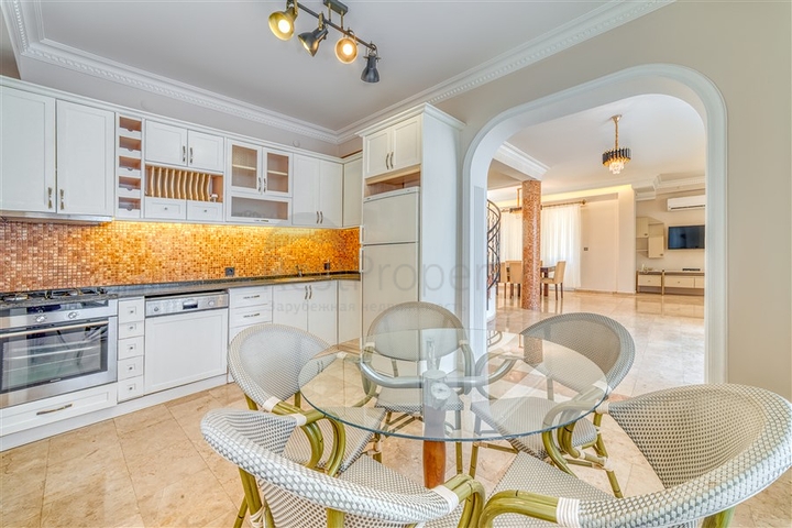 Sea View Villa for Sale in Gold City Complex Kargicak Alanya Turkey