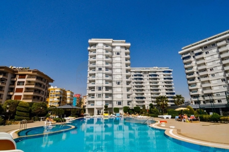 Spacious Flat for Sale in a Beachfront Development in Alanya