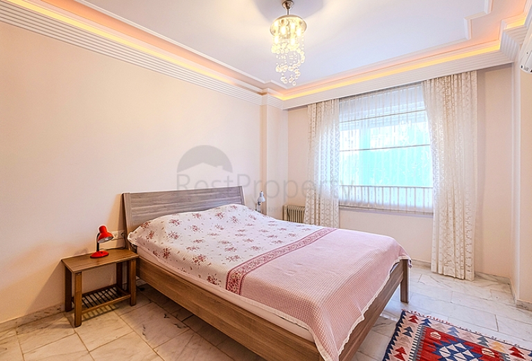 Spacious Flat for Sale in a Beachfront Development in Alanya