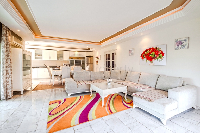 Spacious Flat for Sale in a Beachfront Development in Alanya