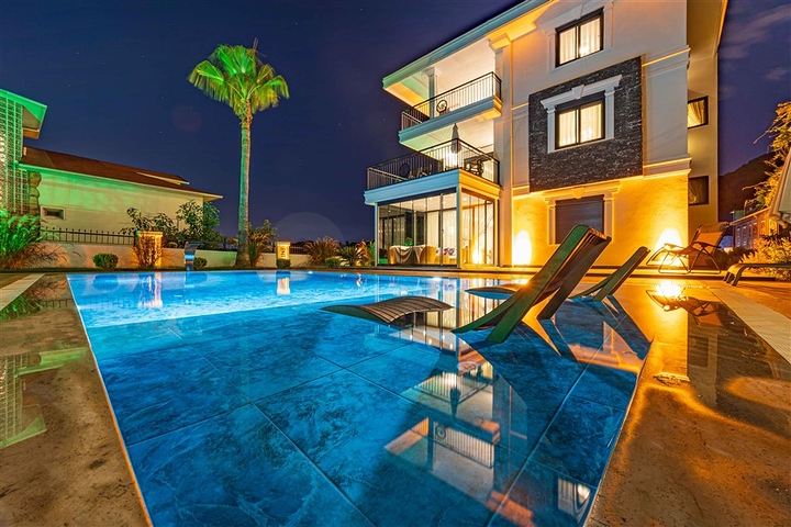 Luxury 6 Bedroom Detached Villa for Sale in Oba, Alanya