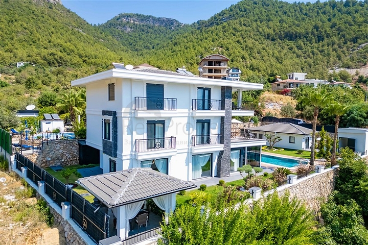 Luxury 6 Bedroom Detached Villa for Sale in Oba, Alanya