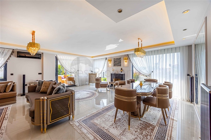 Luxury 6 Bedroom Detached Villa for Sale in Oba, Alanya