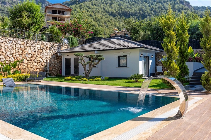 Luxury 6 Bedroom Detached Villa for Sale in Oba, Alanya