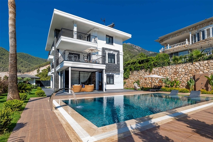Luxury 6 Bedroom Detached Villa for Sale in Oba, Alanya