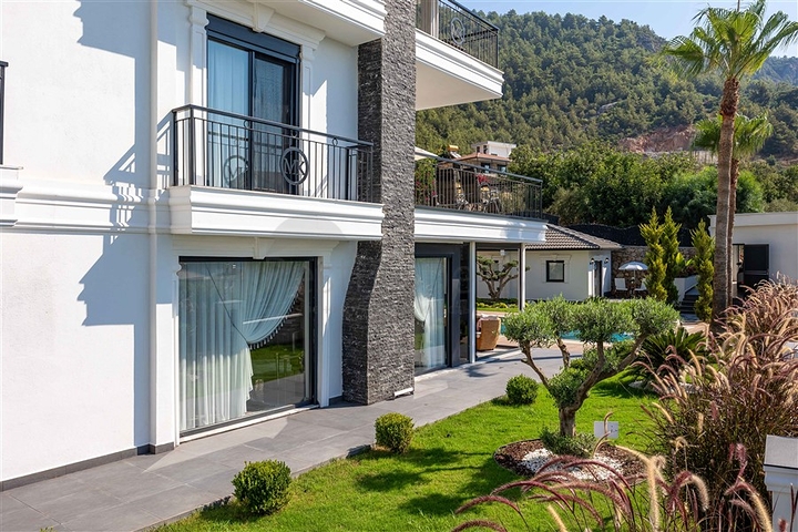 Luxury 6 Bedroom Detached Villa for Sale in Oba, Alanya